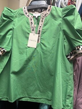 NWT Entro Green Puff-Sleeve Tunic w/Leopard-Trim SZ M pit2pit 19.5” length 24”